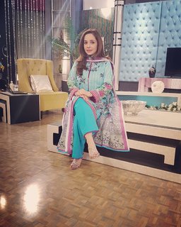 Juggun Kazim feet photo thumbnail