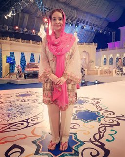 Juggun Kazim feet photo thumbnail