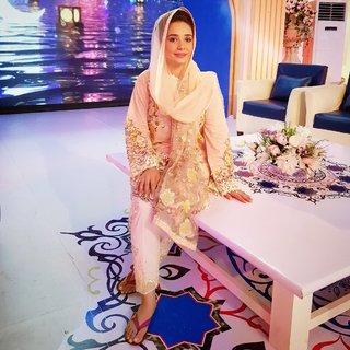 Juggun Kazim feet photo thumbnail