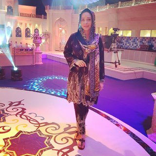 Juggun Kazim feet photo thumbnail