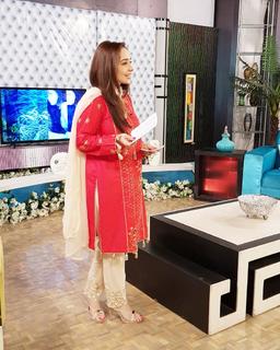 Juggun Kazim feet photo thumbnail