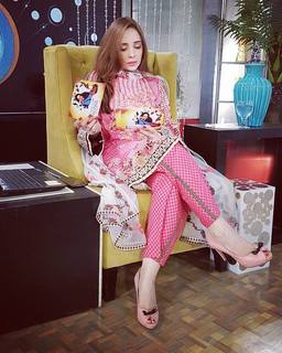 Juggun Kazim feet photo thumbnail