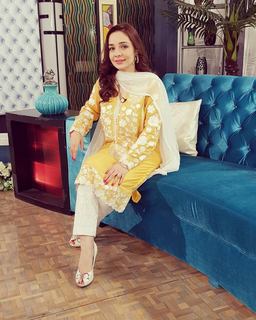 Juggun Kazim feet photo thumbnail