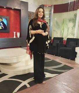 Juggun Kazim feet photo thumbnail