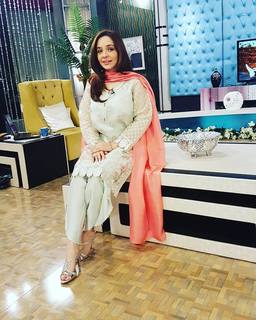 Juggun Kazim feet photo thumbnail