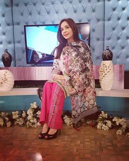 Juggun Kazim feet photo thumbnail