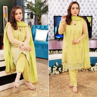 Juggun Kazim feet photo thumbnail