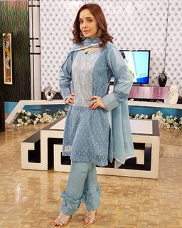 Juggun Kazim feet photo thumbnail