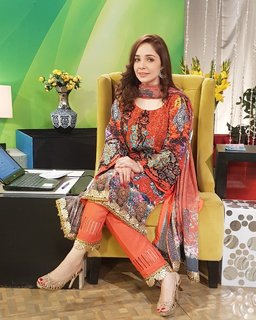 Juggun Kazim feet photo thumbnail