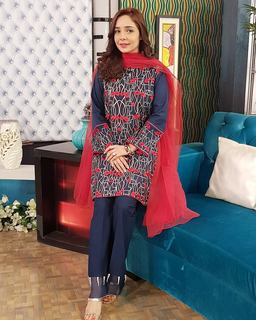 Juggun Kazim feet photo thumbnail