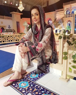 Juggun Kazim feet photo thumbnail