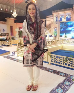 Juggun Kazim feet photo thumbnail