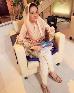 Juggun Kazim feet photo thumbnail