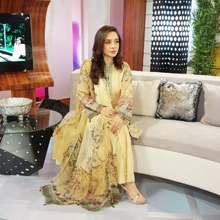 Juggun Kazim feet photo thumbnail