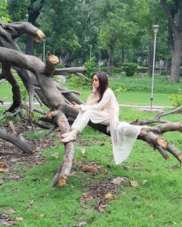 Juggun Kazim feet photo thumbnail