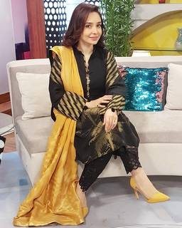 Juggun Kazim feet photo thumbnail