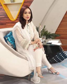 Juggun Kazim feet photo thumbnail