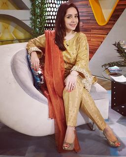 Juggun Kazim feet photo thumbnail