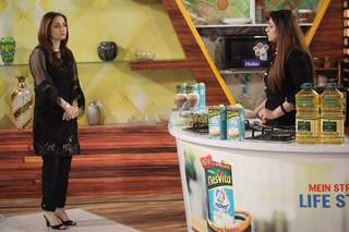 Juggun Kazim feet photo thumbnail