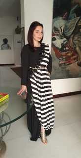 Juggun Kazim feet photo thumbnail