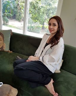 Juggun Kazim feet photo thumbnail