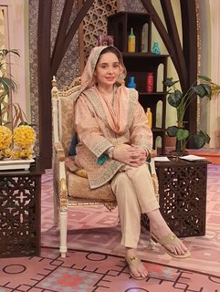 Juggun Kazim feet photo thumbnail