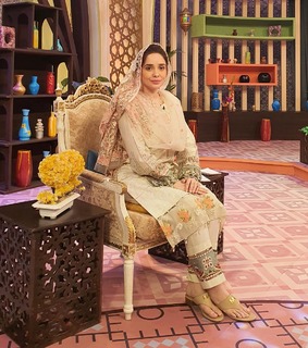 Juggun Kazim feet photo thumbnail