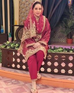 Juggun Kazim feet photo thumbnail