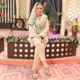 Juggun Kazim feet photo thumbnail