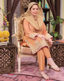 Juggun Kazim feet photo thumbnail