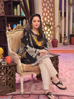 Juggun Kazim feet photo thumbnail