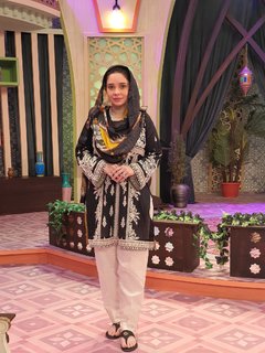 Juggun Kazim feet photo thumbnail