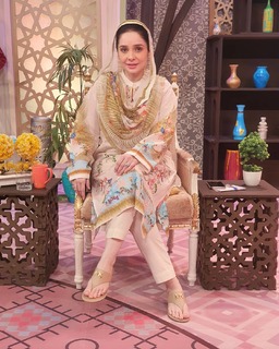 Juggun Kazim feet photo thumbnail