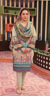 Juggun Kazim feet photo thumbnail