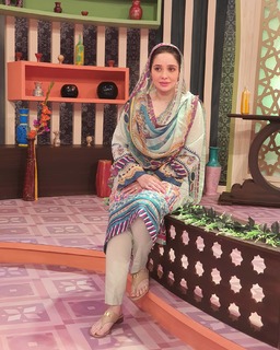 Juggun Kazim feet photo thumbnail