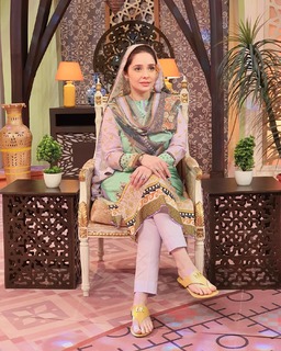 Juggun Kazim feet photo thumbnail