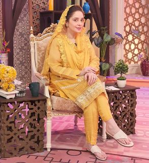 Juggun Kazim feet photo thumbnail