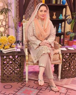 Juggun Kazim feet photo thumbnail