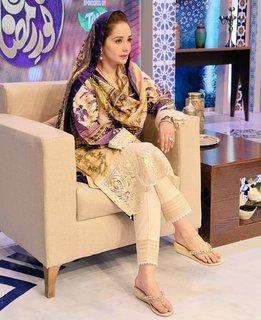 Juggun Kazim feet photo thumbnail