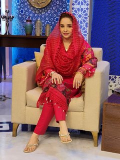 Juggun Kazim feet photo thumbnail