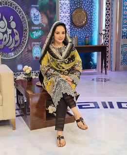 Juggun Kazim feet photo thumbnail