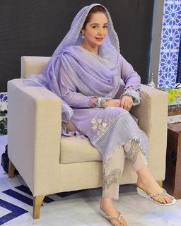 Juggun Kazim feet photo thumbnail