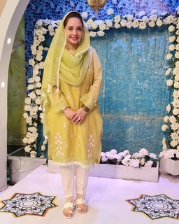 Juggun Kazim feet photo thumbnail