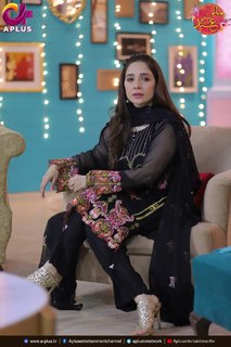 Juggun Kazim feet photo thumbnail