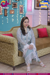 Juggun Kazim feet photo thumbnail