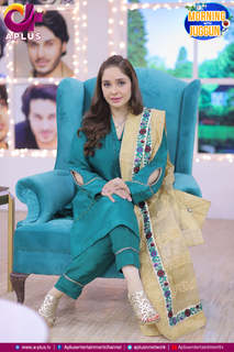 Juggun Kazim feet photo thumbnail