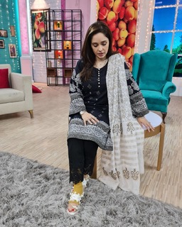 Juggun Kazim feet photo thumbnail