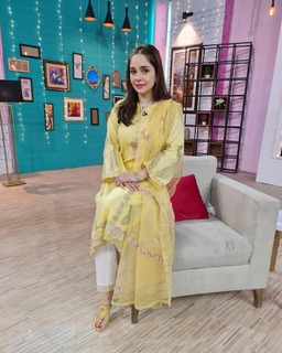 Juggun Kazim feet photo thumbnail