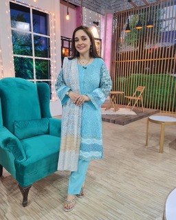 Juggun Kazim feet photo thumbnail