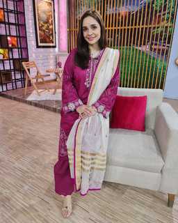 Juggun Kazim feet photo thumbnail